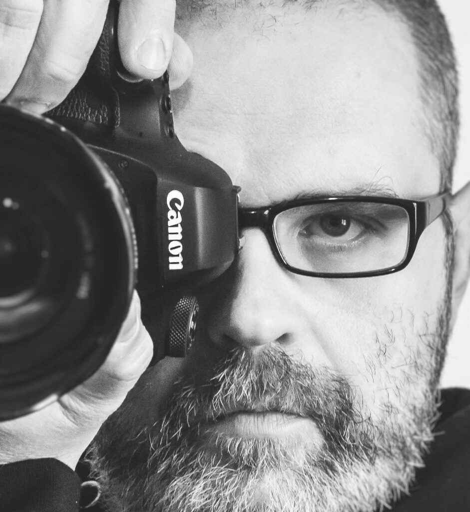Hampshire-based wedding photographer Tomasz Goli, expert in documentary-style wedding photography
